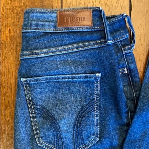 Hollister Bundle! - 2 T-shirts + 1 Jean - Picture 2 of 9